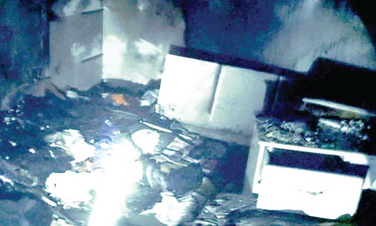 വീ​ടി​ന് തീ​പി​ടി​ച്ചു; ആ​ള​പാ​യ​മി​ല്ല