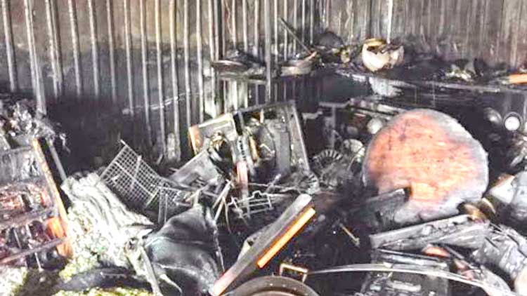 ആ​സി​മ​യി​ല്‍  ട്രാ​ഫി​ക് കെ​ട്ടി​ട​ത്തി​ല്‍ തീ​പി​ടി​ത്തം