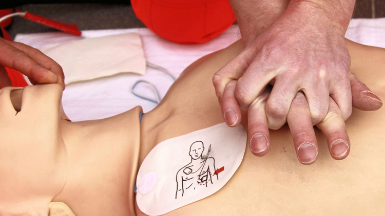 റോഡപകടം, കുഴഞ്ഞ് വീഴ്ച, പാമ്പ് കടി... പ്രഥമ ശുശ്രൂഷയെക്കുറിച്ച് അറിയേണ്ടതെല്ലാം