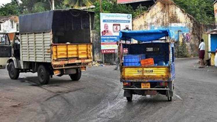 തൃക്കരിപ്പൂരിൽ മീൻവണ്ടികൾ പിടികൂടി പിഴയിട്ടു