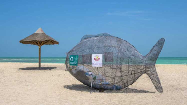 ‘മീനുകൾ’ പറയുന്നു, ബീച്ചിൽ മാലിന്യമിടല്ലേ... ‘മീനുകൾ’ പറയുന്നു, ബീച്ചിൽ മാലിന്യമിടല്ലേ...