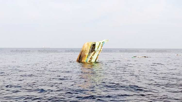 fishing-boat-sinking