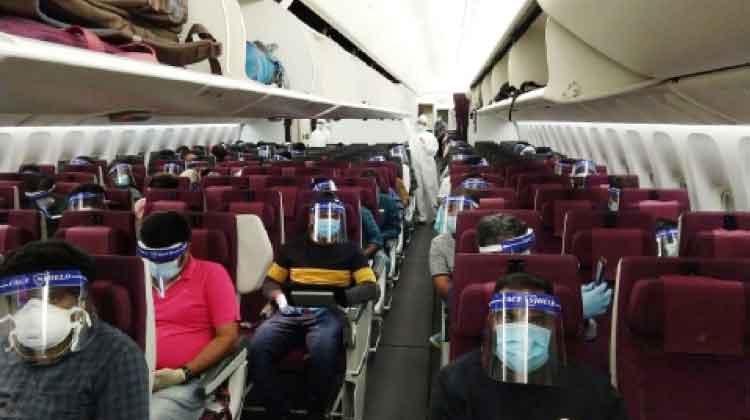 ആദ്യ വിമാനം കൊച്ചിയിലെത്തി: കൂടുതൽ ചാർട്ടേഡ് വിമാനങ്ങൾ; പ്രതീക്ഷ കൂടുന്നു ആദ്യ വിമാനം കൊച്ചിയിലെത്തി: കൂടുതൽ ചാർട്ടേഡ് വിമാനങ്ങൾ; പ്രതീക്ഷ കൂടുന്നു