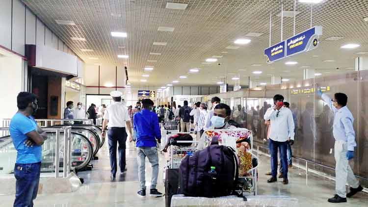 വ​ന്ദേ ഭാ​ര​ത്​: ഹൈ​ദ​രാ​ബാ​ദ്​ വി​മാ​ന​ത്തി​ൽ  യാ​ത്ര തി​രി​ച്ച​ത്​ 175 പേ​ർ