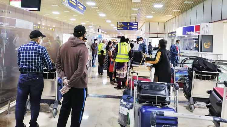 വ​ന്ദേ ഭാ​ര​ത്​ കൊ​ച്ചി​യി​​ലേ​ക്ക്​  പോ​യ​ത്​ 178 പേ​ർ