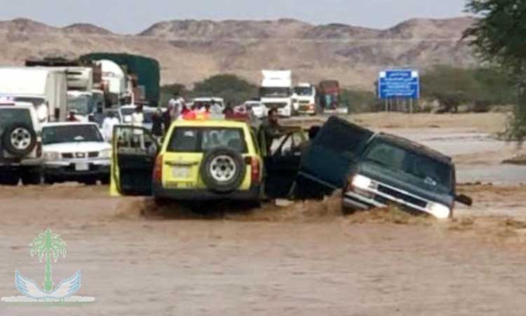മദീനയിൽ മലവെള്ളപ്പാച്ചിൽ: അധ്യാപകരെ രക്ഷിച്ചു