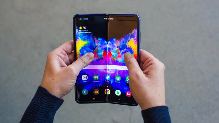 സാംസങിൻെറ മടക്കാവുന്ന ഫോൺ ഇന്ത്യയിൽ; വില 1,64,999 രൂപ