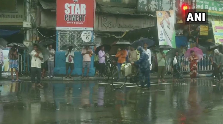 ഫോനി ചുഴലിക്കാറ്റ്: ട്രെയിനുകൾ റദ്ദാക്കി