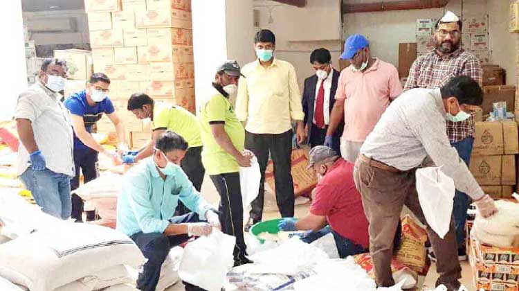 ഭ​ക്ഷ​ണ​ക്കി​റ്റു​മാ​യി കു​വൈ​ത്തി​ൽ കെ.​എം.​സി.​സി