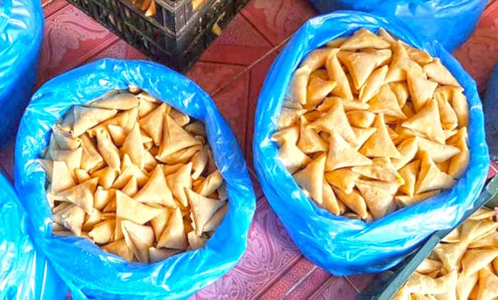 അ​ന​ധി​കൃ​ത സ​മൂ​സ വി​ൽ​പ​ന: വി​ദേ​ശി​ക​ൾ പി​ടി​യി​ൽ