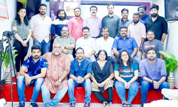 ‘24 ഫ്രെ​യിം​സ്’ റീ​ഡേ​ഴ്​​സ്​ ഫോ​റം ച​ല​ച്ചി​ത്ര ശി​ൽ​പ​ശാ​ല