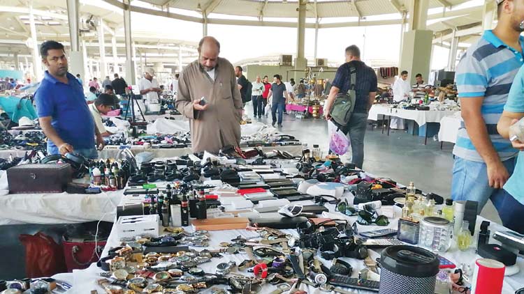 നാ​ട്ടു​ച​ന്ത​യെ ഒാ​ർ​മി​പ്പി​ച്ച്​ കു​വൈ​ത്തി​ലെ ഫ്രൈ​ഡേ മാ​ർ​ക്ക​റ്റ്​