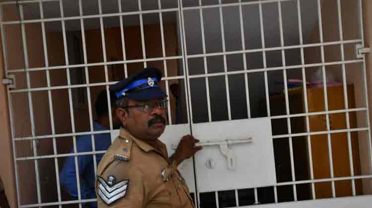 റഫ്രിജറേറ്റർ പൊട്ടിത്തെറിച്ച്​ മാധ്യമ പ്രവർത്തകൻ ഉൾപ്പെടെ മൂന്നുമരണം