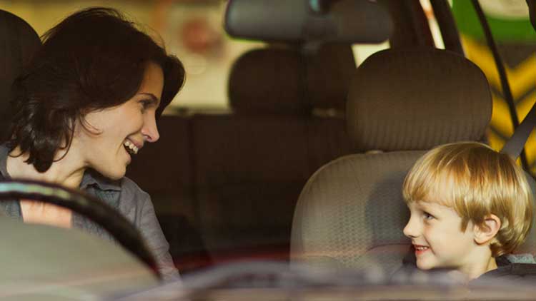 കുട്ടികളെ മുന്‍സീറ്റില്‍ ഇരുത്തി വാഹനം ഓടിച്ചാല്‍ 400 ദിര്‍ഹം പിഴ