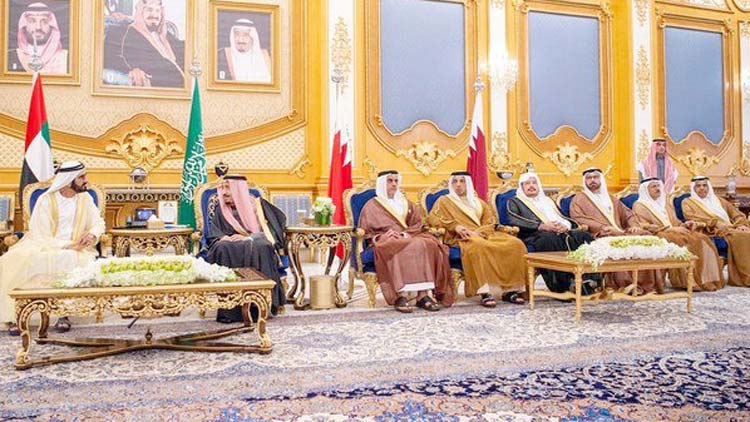 ഉച്ചകോടിയിൽ ശ്രദ്ധനേടി ഖത്തർ-സൗദി നേതാക്കളുടെ കൂടിക്കാഴ്​ച