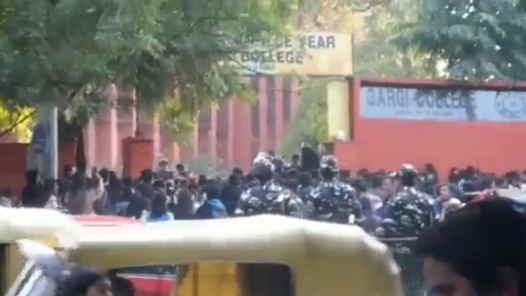 ഗാർഗി കോളേജിലെ ലൈംഗികാതിക്രമം: വനിതാ കമ്മീഷൻ തെളിവെടുത്തു