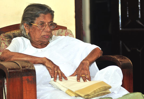 ഓഫിസുകള്‍ പിടിച്ചെടുക്കാന്‍ ശ്രമിച്ചാല്‍ മരണംവരെ നിരാഹാരം –ഗൗരിയമ്മ