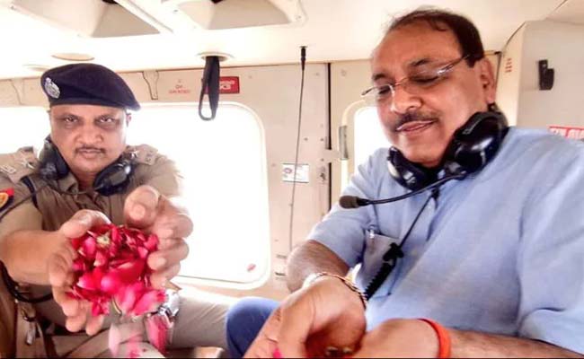 കൻവാർ തീർത്ഥാടകർക്കായി​ പൊലീസി​െൻറ ​പുഷ്​പവൃഷ്​ടി