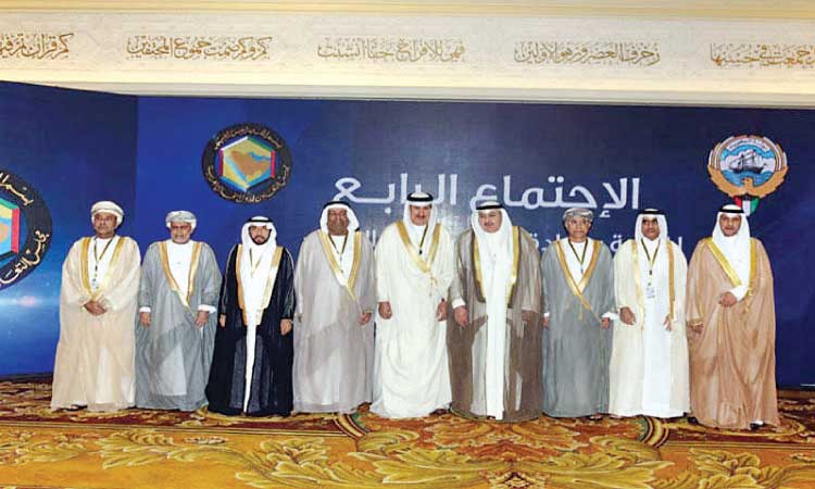 ജി.​സി.​സി തൊ​ഴി​ൽ​കാ​ര്യ സ​മി​തി ജി.​സി.​സി പൗ​ര​ന്മാ​ർ​ക്ക് രാ​ജ്യ​ങ്ങ​ൾ മാ​റി ജോ​ലി​ചെ​യ്യാ​നു​ള്ള സൗ​ക​ര്യം വ​ർ​ധി​പ്പി​ക്കും