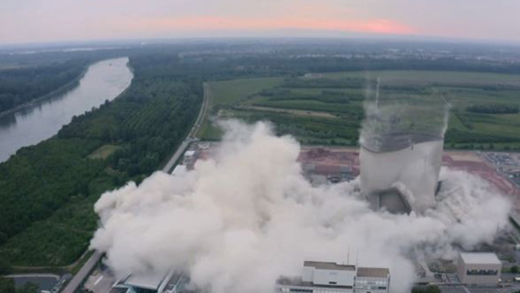 വൈറലായി ജർമനിയിലെ ആണവ പ്ലാന്‍റ് തകർക്കൽ VIDEO
