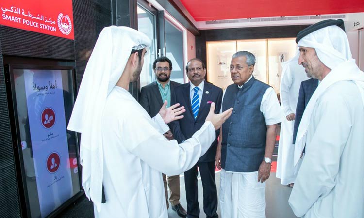 മു​ഖ്യ​മ​ന്ത്രി ദുബൈയില്‍ സ്​​മാ​ർ​ട്​ പൊ​ലീ​സ്​ സ്​​റ്റേ​ഷ​ൻ സ​ന്ദ​ർ​ശി​ച്ചു; കേ​ര​ള​ത്തി​ൽ ന​ട​പ്പാ​ക്കാ​ൻ നി​ർ​ദേ​ശം