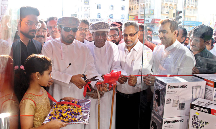 ഗി​ഫ്റ്റ് വി​ല്ലേ​ജ് സ​ലാ​ല​യി​ൽ  പ്ര​വ​ർ​ത്ത​ന​മാ​രം​ഭി​ച്ചു