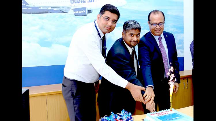 ഗോ ​എ​യ​ർ ക​ണ്ണൂ​ർ സ​ർ​വി​സി​െൻറ  ഒ​ന്നാം വാ​ർ​ഷി​കം ആ​ഘോ​ഷി​ച്ചു