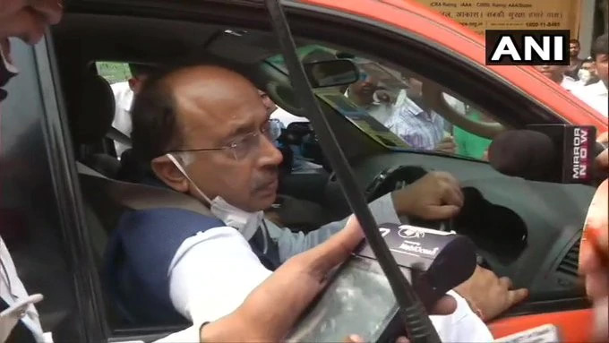 ഒറ്റ-ഇരട്ട നമ്പർ:  നിയമം തെറ്റിച്ച ബി.ജെ.പി നേതാവ് വിജയ് ഗോയലിന് പിഴ