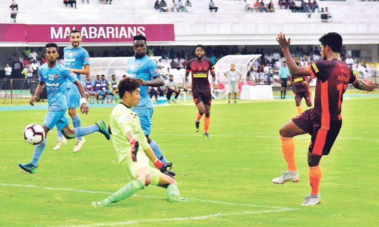 ഒന്നാം നമ്പർ സമനില; ചർച്ചിൽ ബ്രദേഴ്സിനെ തളച്ച് ഗോകുലം ഒന്നാം നമ്പർ സമനില; ചർച്ചിൽ ബ്രദേഴ്സിനെ തളച്ച് ഗോകുലം