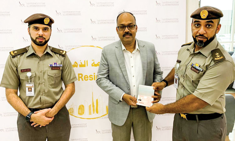 ഫൈ​ൻ ടൂ​ൾ​സ്​ ചെ​യ​ർ​മാ​ൻ വി.​കെ. ഷം​സു​ദ്ദീ​ന് ഗോ​ൾ​ഡ്‌ കാ​ർ​ഡ്​