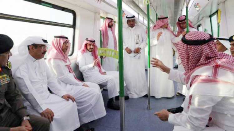 മ​ക്ക ഡെ​പ്യൂ​ട്ടി ഗ​വ​ർ​ണ​ർ ‘മ​ശാ​ഇ​ർ’ മെ​ട്രോ ട്രെ​യി​ൻ പ​രി​ശോ​ധി​ച്ചു