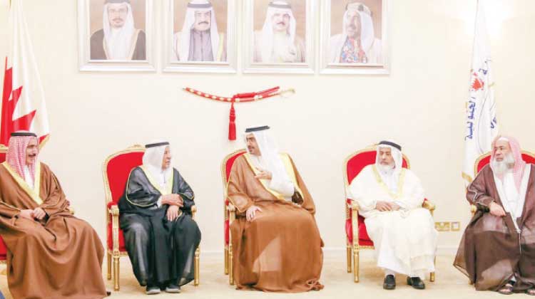 സതേൺ ഗവർണ്ണർ മജ്​ലിസിൽ എത്തിയവരെ സ്വീകരിച്ചു