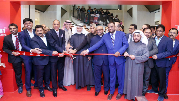 ഗ്രാ​ൻ​ഡ് ഹൈ​പ്പ​ർ സാ​ൽ​മി​യ ഷോ​റൂം തു​റ​ന്നു