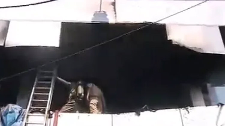 തിരുവനന്തപുരത്ത് ബാറ്റയുടെ ഷോറൂമില്‍ വന്‍ തീപിടുത്തം