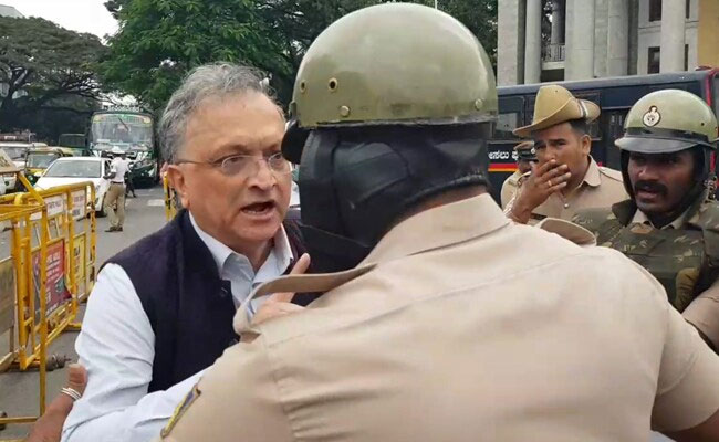 ബംഗളൂരുവിൽ നിരോധനാജ്ഞ ലംഘിച്ച്​ പ്രതിഷേധം: രാമചന്ദ്ര ഗുഹ അറസ്​റ്റിൽ VIDEO