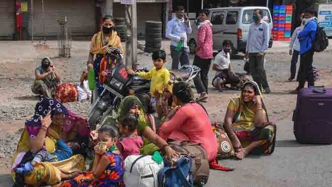 ഗുജറാത്തിൽ റോഡിലിറങ്ങിയ 93 അതിഥി തൊഴിലാളികൾ അറസ്​റ്റിൽ