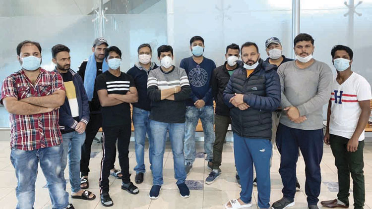 ദുബൈ വിമാനത്താവളത്തിൽനിന്ന്​ ഇന്ത്യക്കാർ ചോദിക്കുന്നു; ‘ഞങ്ങളെ നാട്ടിലെത്തിക്കാൻ ആരുമില്ലേ’