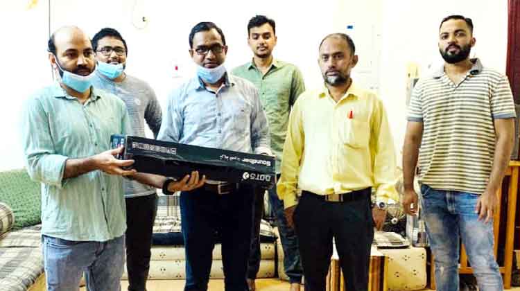 ‘ഗ​ൾ​ഫ് മാ​ധ്യ​മം’​മ​ത്സ​രം; സ​മ്മാ​നം വി​ത​ര​ണം ചെ​യ്തു