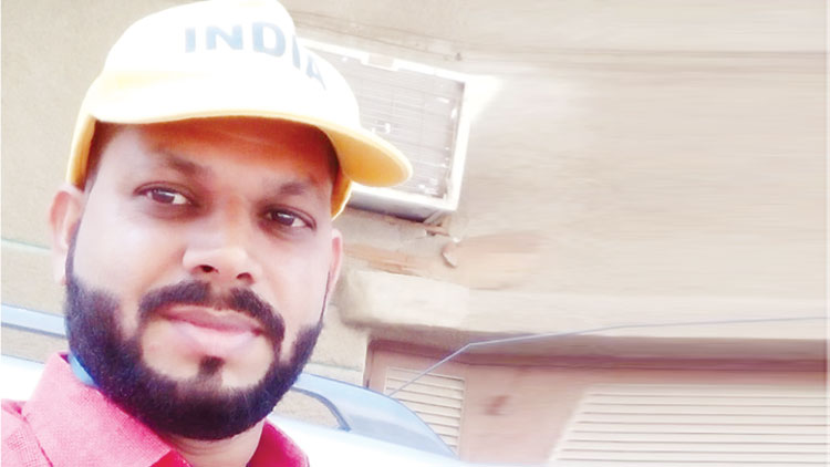 ഹാ​ജി​മാ​ർ​ക്കൊ​പ്പം തൃ​പ്​​തി​യോ​ടെ  എ.​എ​സ്.െ​എ സി​ദ്ദീ​ഖി​െൻറ മ​ട​ക്കം