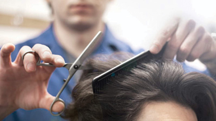 ബാർബർ ഷോപ്പിൽ നേരത്തെ ബുക്ക് ചെയ്യാം; ടവൽ കൈയിൽ കരുതണം
