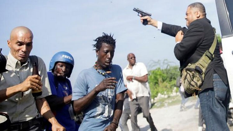 പാർലമെൻറിന്​ മുന്നിൽ വെടിയുതിർത്ത്​ ഹെയ്​തിയൻ സെനറ്റർ: മാധ്യമപ്രവർത്തകന്​ പരിക്ക്​