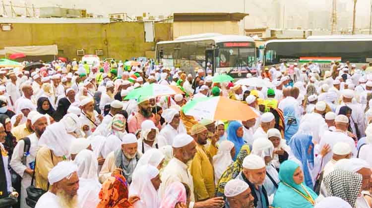 ഒ​രു​ല​ക്ഷം ഇ​ന്ത്യ​ൻ തീ​ർ​ഥാ​ട​ക​ർ മ​സ്​​ജി​ദു​ൽ ഹ​റാ​മി​ൽ ജു​മു​അ​യി​ൽ പ​െ​ങ്ക​ടു​ത്തു