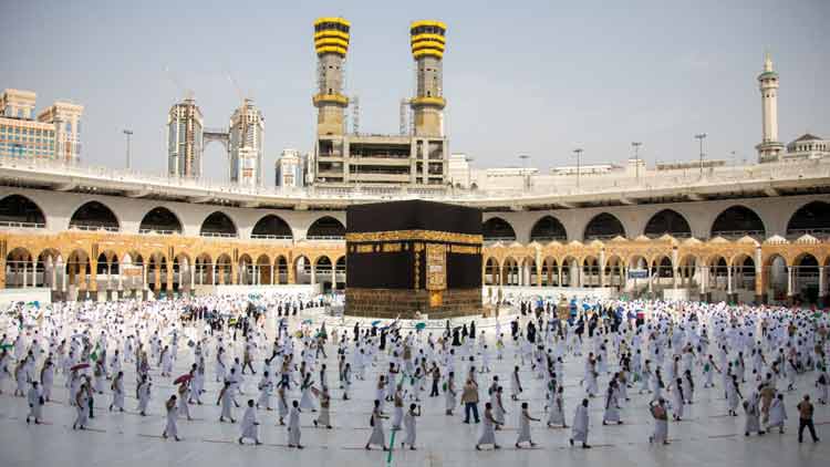 ഹജ്ജ്; തീർഥാടകർ ജംറയിലെ കല്ലേറ് കർമവും ‘ത്വവാഫുൽ ഇഫാദ’യും നിർവഹിച്ചു ഹജ്ജ്; തീർഥാടകർ ജംറയിലെ കല്ലേറ് കർമവും ‘ത്വവാഫുൽ ഇഫാദ’യും നിർവഹിച്ചു