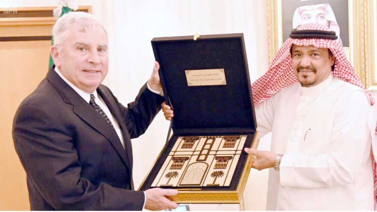 അമേരിക്കൻ സ്​ഥാനപതി ഹജ്ജ് ​മന്ത്രിയുമായി കൂടിക്കാഴ്​ച നടത്തി