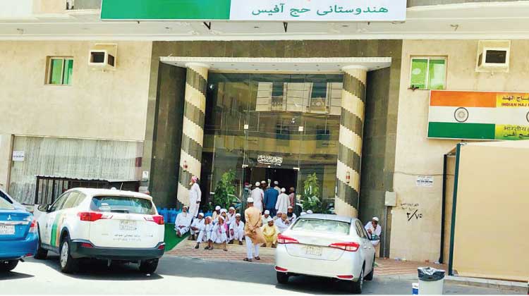 എ​യ​ർ ഇ​ന്ത്യ​യു​ടെ ഹ​ജ്ജ്​ വി​മാ​ന സ​ർ​വി​സും അ​ല​േ​ങ്കാ​ലം