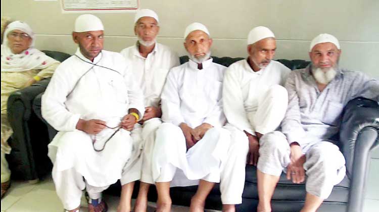 ഹ​ജ്ജ്​ ക​ഴി​ഞ്ഞ്​ പ​റ​ക്കു​ന്ന​ത് മു​റി​ഞ്ഞു​പോ​യ ദേ​ശ​ത്തേ​ക്ക്