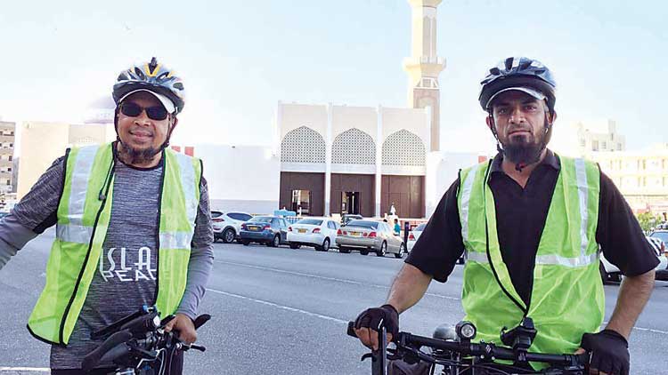 ലോക സമാധാനത്തിനുള്ള പ്രാർഥനയുമായി സൈക്കിളിൽ ഹജ്ജിന്​