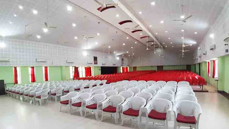 ആളനക്കമില്ലാതെ ഹാളുകൾ; പുതിയ നിക്ഷേപകർ നിരാശയിൽ