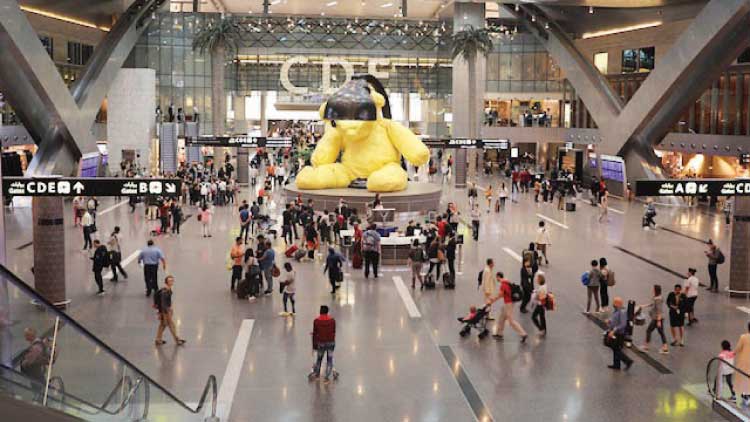 ഹമദിൽ യാത്രക്കാർ കൂടി, യാത്രകളും