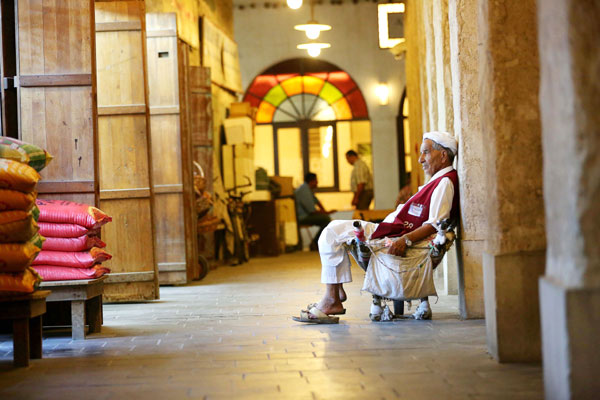 ഹമാലികള്‍ ഈ സൂഖിന്‍െറ സൗന്ദര്യം